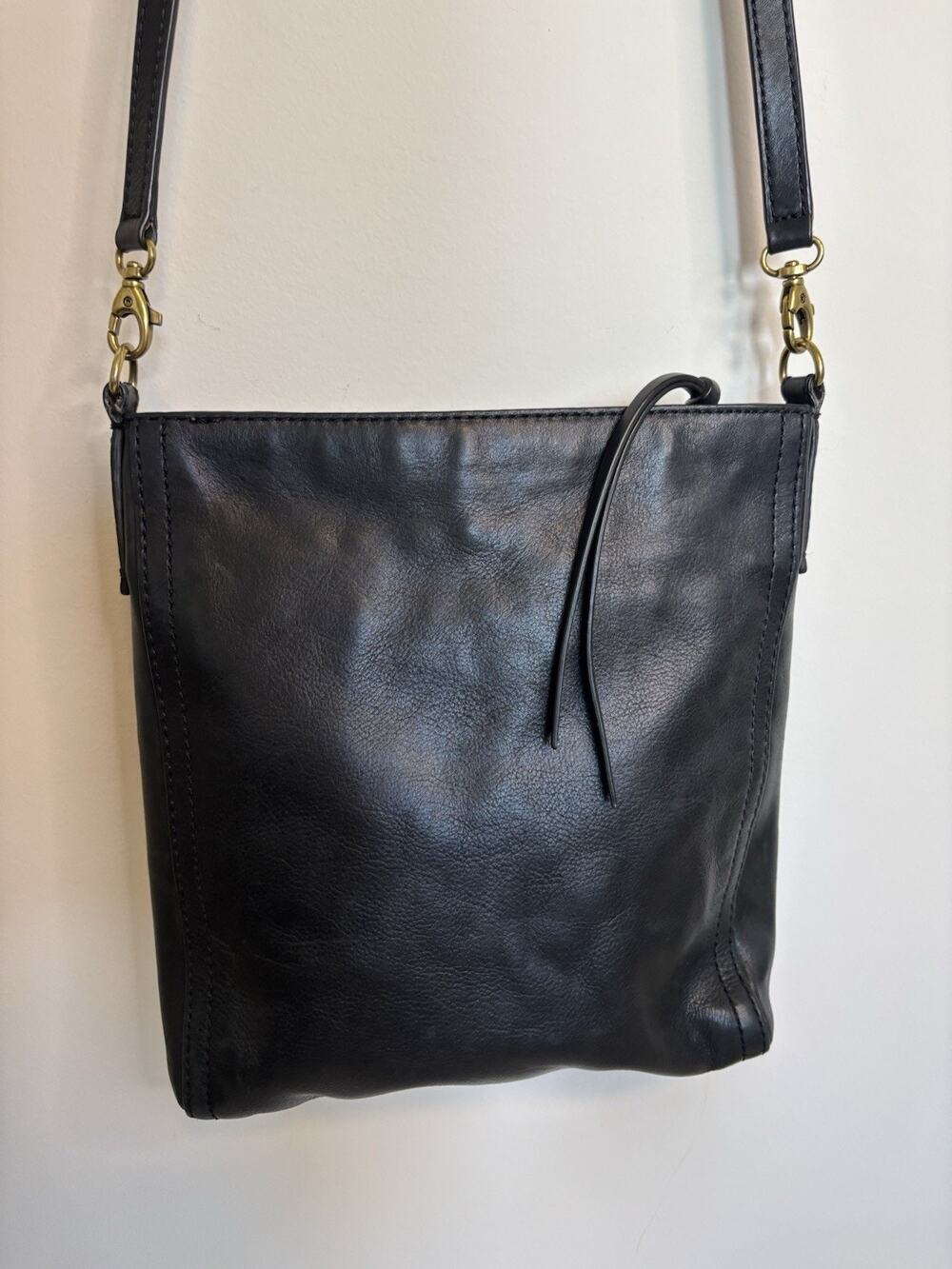 Fossil Emma North South Black Leather Crossbody Bag Purse Minimal Travel Staple